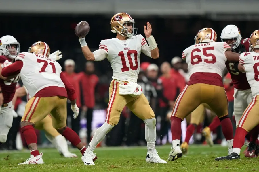 AP Jimmy Garoppolo con los 49ers