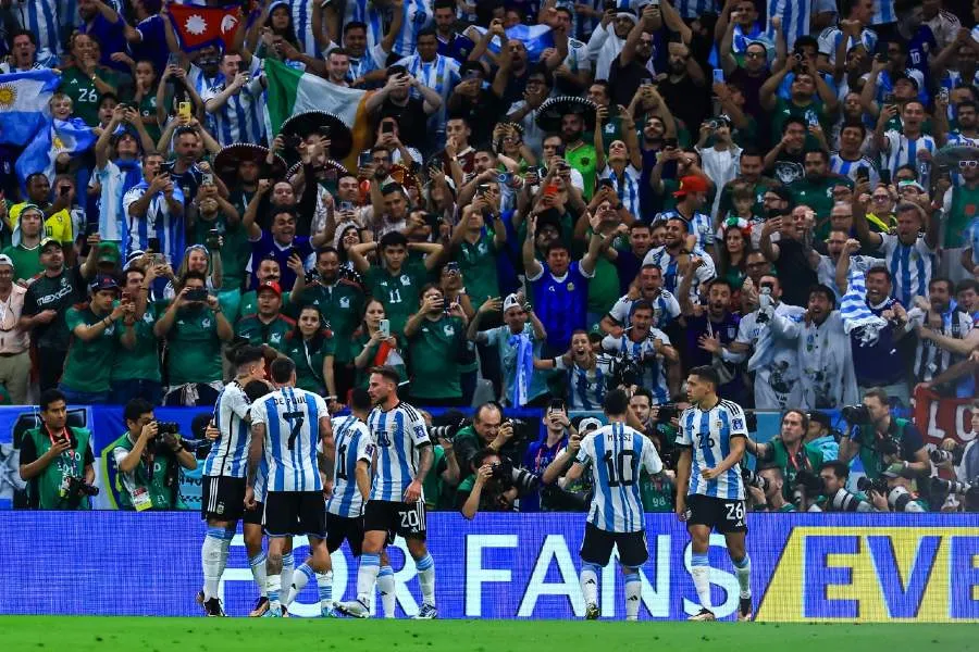 MIGUEL PONTÓN Gran asistencia para el partido de México contra Argentina