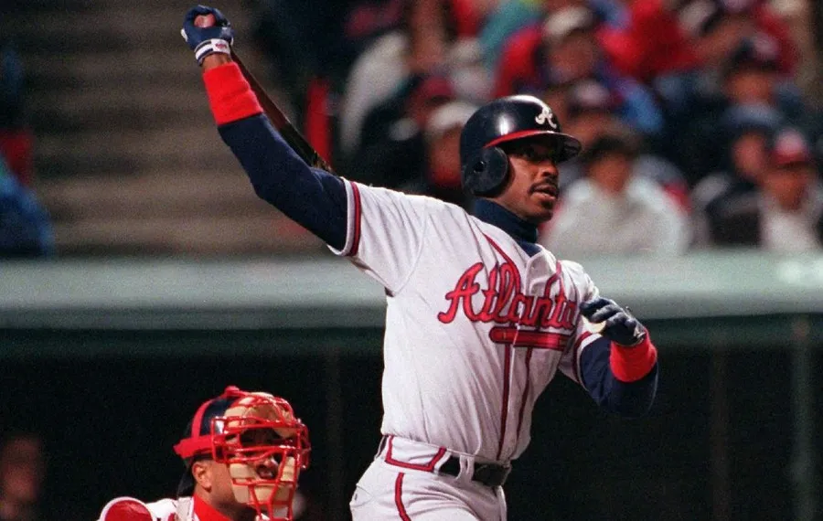 AP El Crime Dog bateando con los Braves