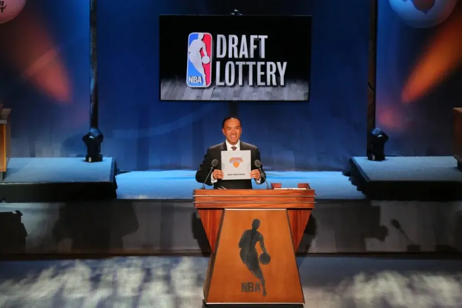 INTERNET Mark Tatum en el Draft de NBA