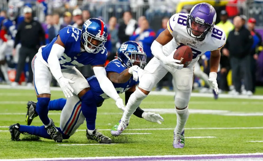 AP Justin Jefferson atrapa pase de anotación