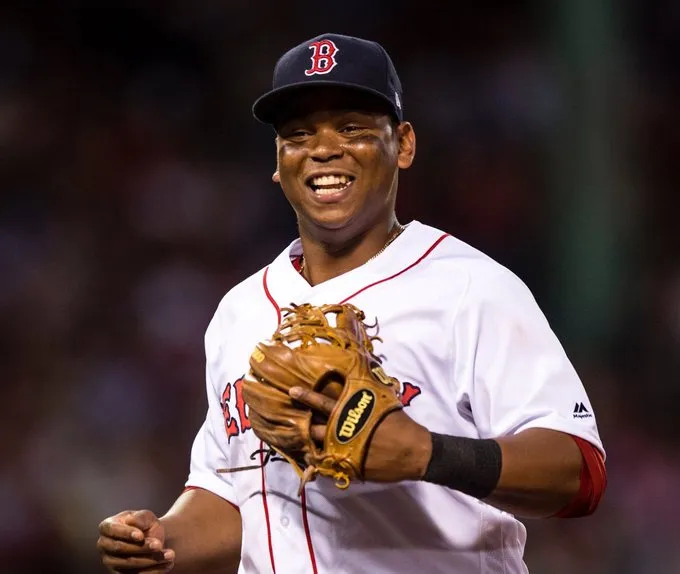 AP Rafael Devers en partido con los Red Sox