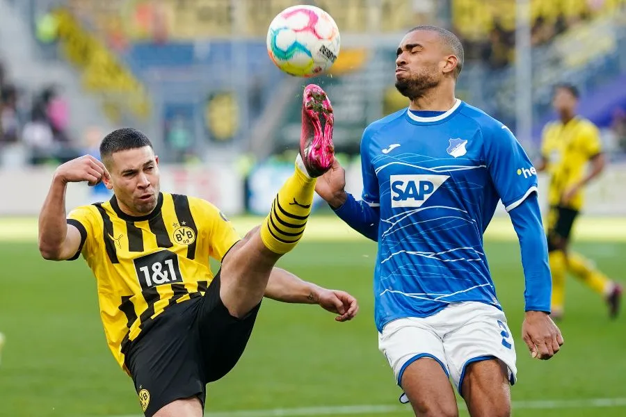 AP Lucha de balón en le juego entre Dortmund vs Hoffenheim