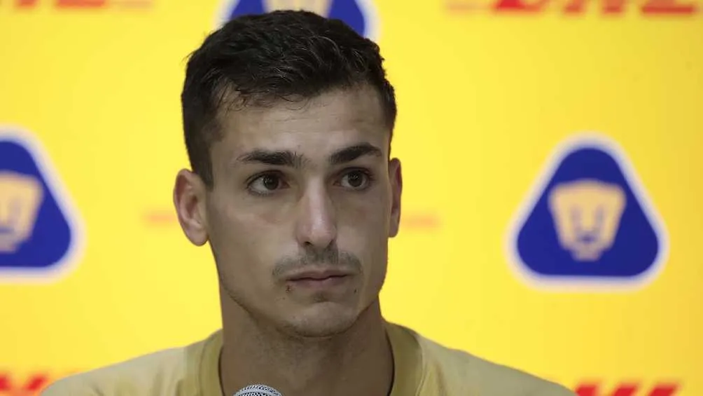 ARCHIVO RÉCORD Los aficionados le reclamaron al delantero