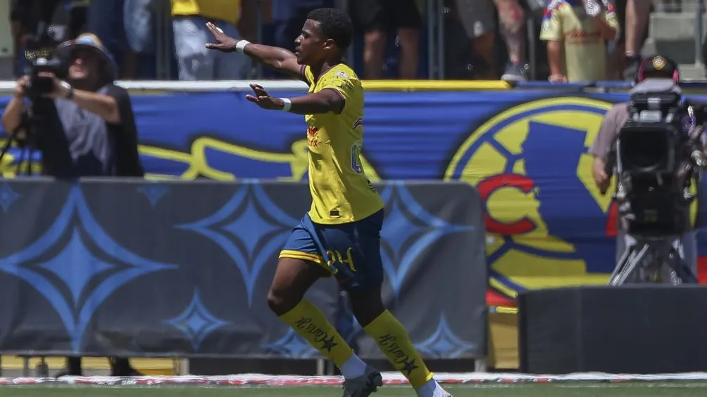 MEXSPORT Dilrosun festeja el gol de América