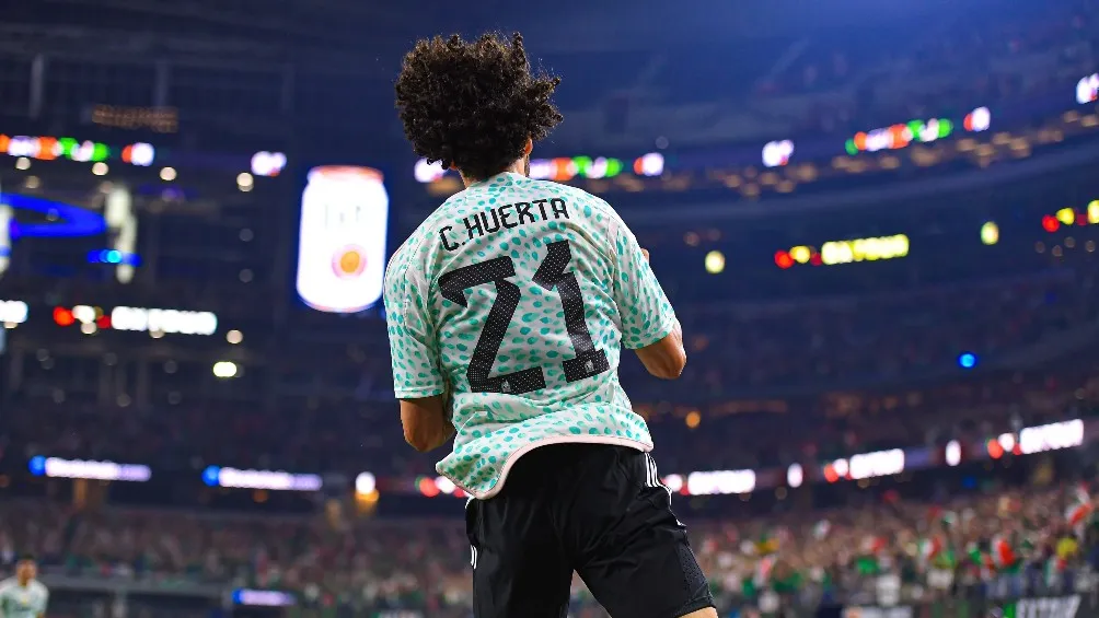 MEXSPORT Chino Huerta festeja un gol