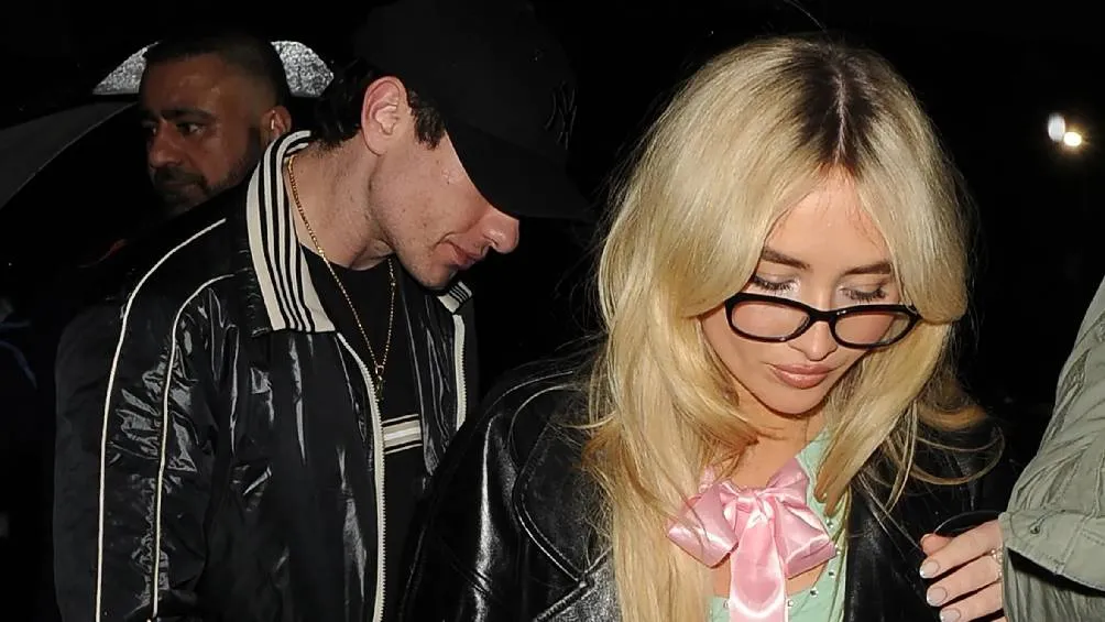 Vogue Al momentos los artistas no han confirmado nada oficialmente.