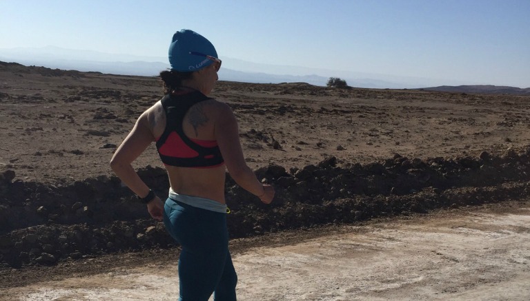 Nahila corre por el desierto de Atacama
