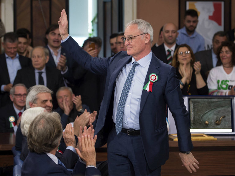 Ranieri agradece tras obtener el premio Enzo Bearzot