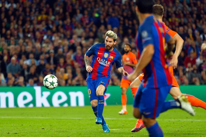 Messi marca el tercer gol del Barcelona y su triplete