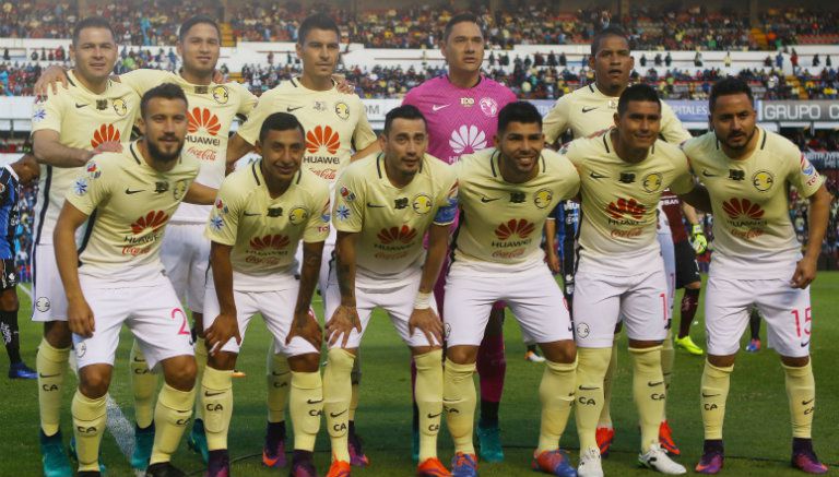 El cuadro americanista posa previo a un partido