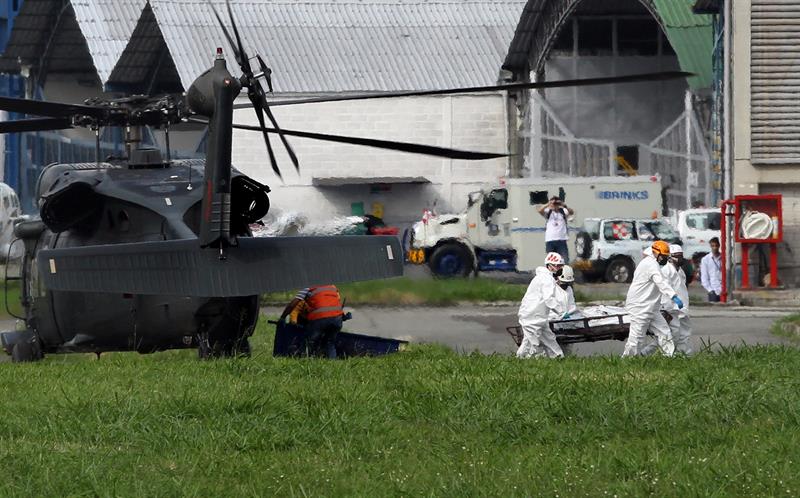 Con helicópteros fueron transportados los cuerpos tras el eccidente