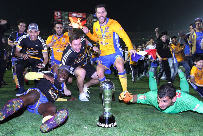 André-Pierre Gignac celebra el título de Liga con Tigres