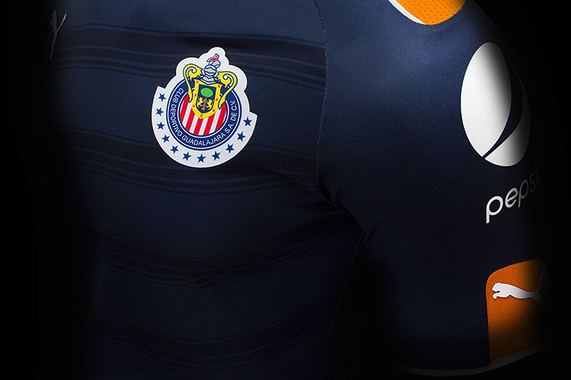 Así luce el escudo en la nueva playera de Chivas