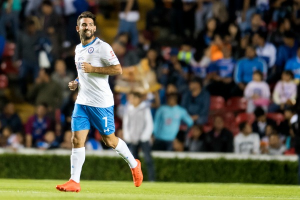 Martín Cauteruccio celebra un gol con Cruz Azul en la Copa MX