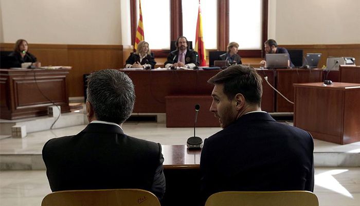 Messi y su padre, durante una audiencia con la Corte de España