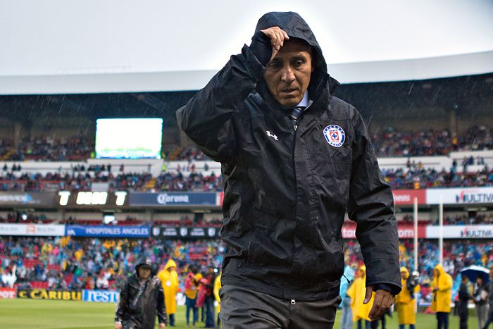 A Sergio Bueno le 'llovió sobre mojado' en Cruz Azul