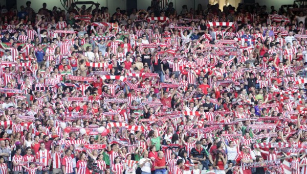 Los Ultras del Athletic de Bilbao durante un partido