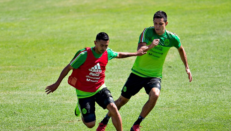 Molina y Hernández, durante una práctica de la Selección Mexicana