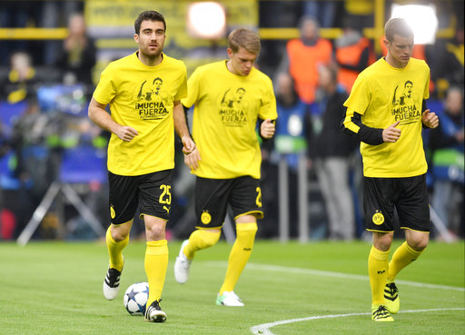 Jugadores del Dortmund portan con la camiseta en apoyo a Marc
