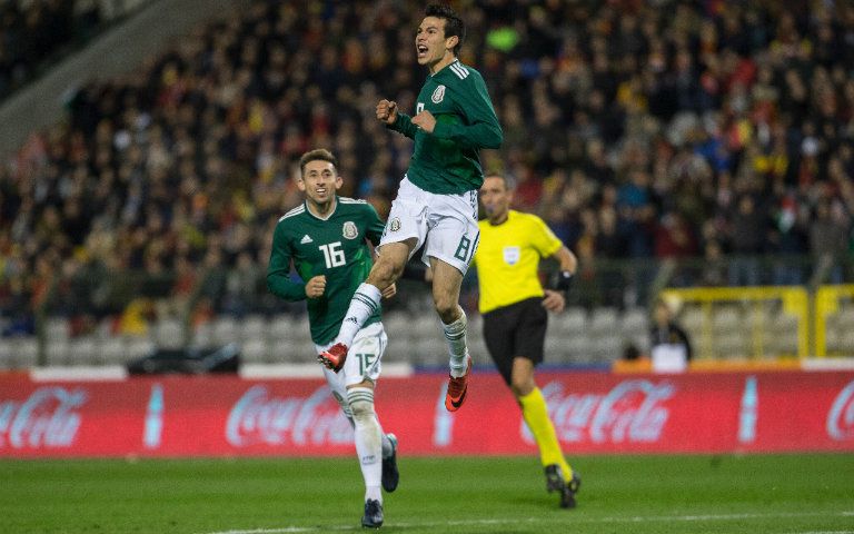 Hirving Lozano festeja gol contra Bélgica 