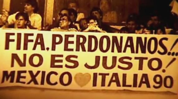 Manta de la afición mexicana solicitando el perdón de FIFA