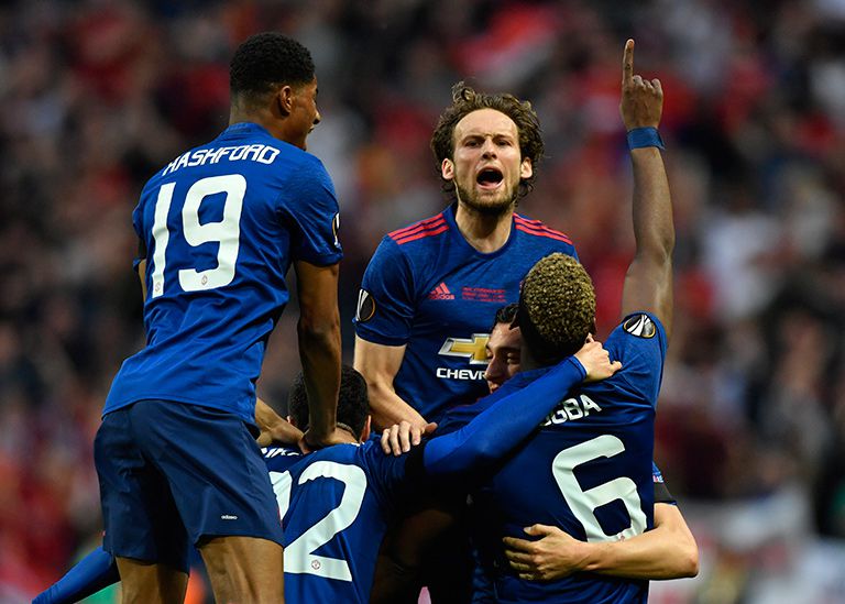 Jugadores del Manchester United celebran un gol contra Ajax