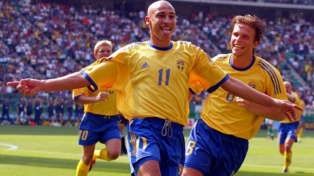 Larsson celebra un gol en el Mundial de 2002