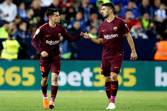 Coutinho y Suárez celebran el gol del brasileño frente al Málaga