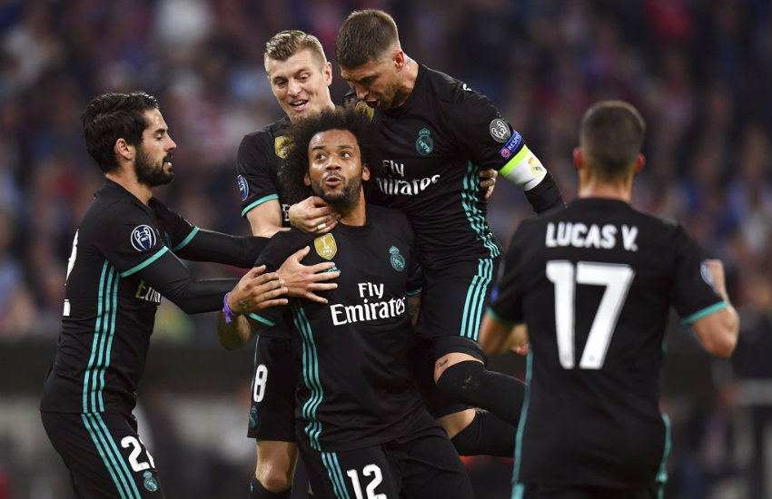 Marcelo festeja junto con sus compañeros su anotación frente al Bayern 
