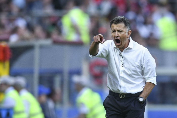 Osorio dirige al Tri durante el encuentro ante Alemania