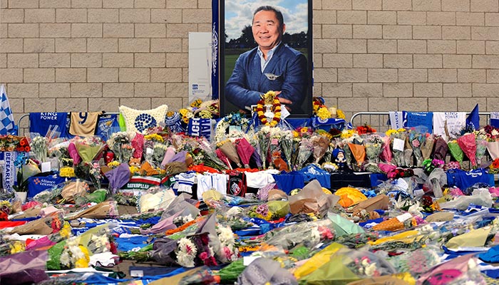 Flores y mensajes de despedida al propietario del Leicester en el King Power