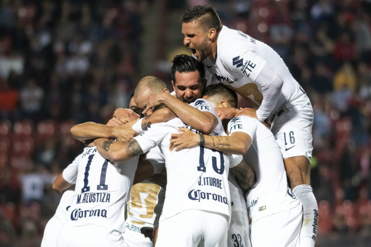Pumas festeja gol contra Tijuana