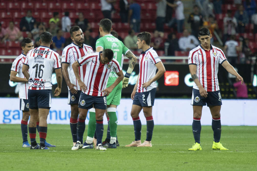 Jugadores de Chivas lamentan una derrota