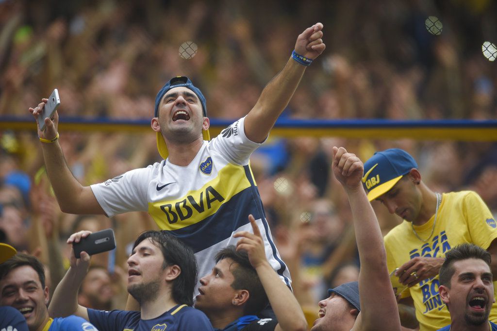 Aficionados de Boca Juniors disfrutan de la Gran Final 
