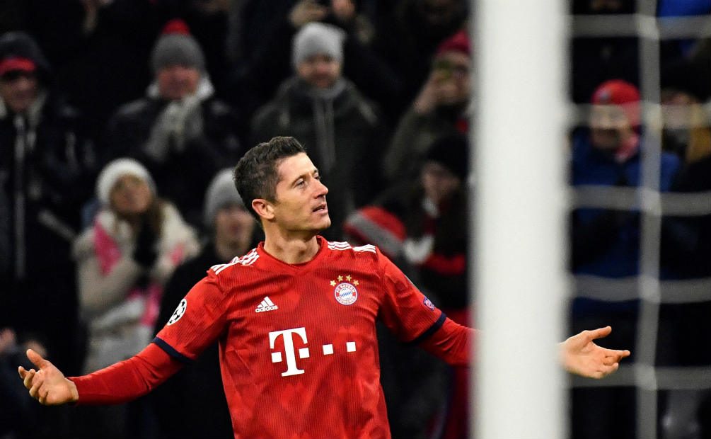 Robert Lewandowski festeja un gol con el Bayern