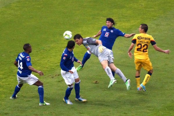 Muñoz anota el gol del empate ante Cruz Azul en el Clausura 2013