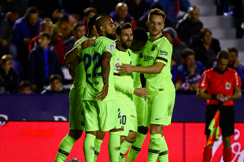 Messi y compañía celebran la goleada al Levante 