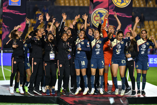 Jugadoras de América celebran título en Monterrey