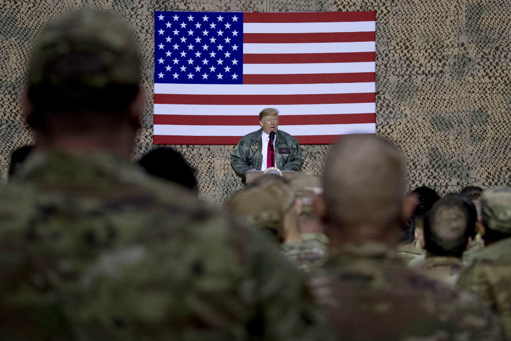 Donald Trump con soldados de Estados Unidos