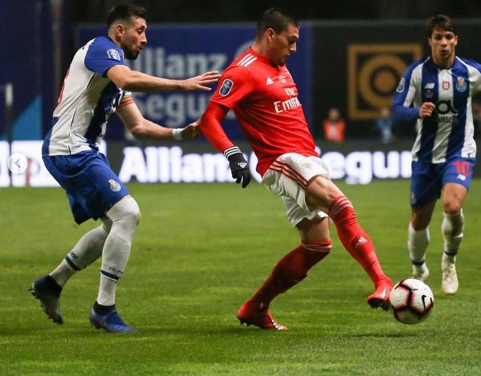 Castillo es marcado por HH en un Benfica vs Porto