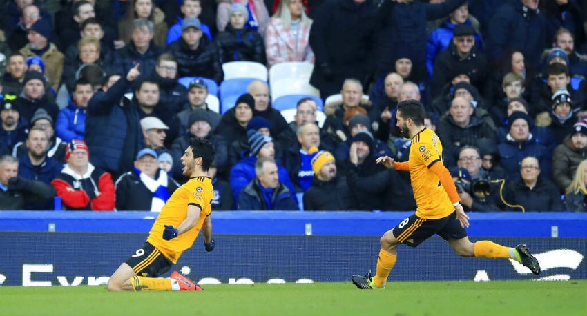 Jiménez celebra anotación frente al Everton 