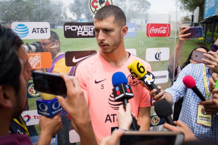 Guido Rodríguez habla ante los medios de comunicación