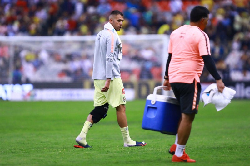 Jérémy Ménez camina tras concluir un juego del América