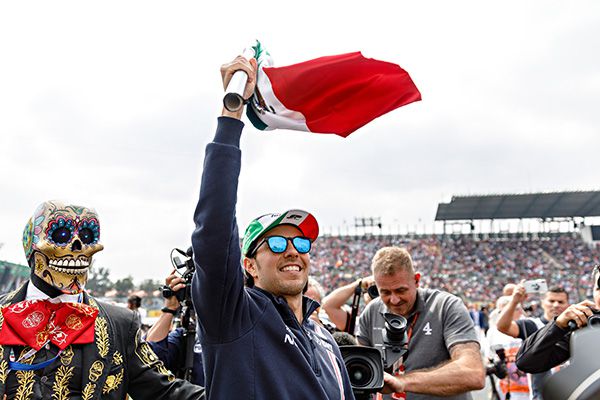 Checo Pérez en el Autódromo Hermanos Rodríguez 