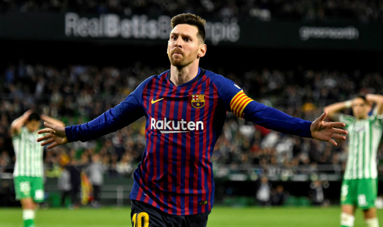 Messi festeja triplete en el Benito Villamarín