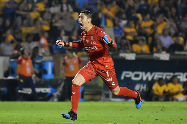 González celebra un gol ante Tigres 