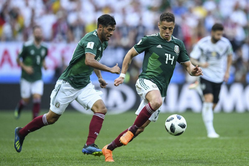 Carlos Vela y Chicharito en un juego con el Tri en Rusia 2018