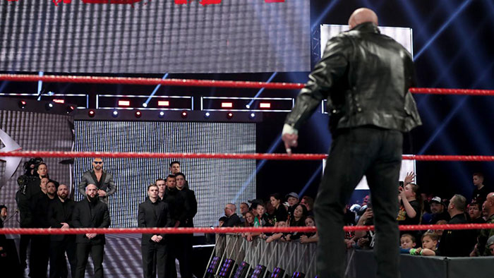 Triple H discute con Batista