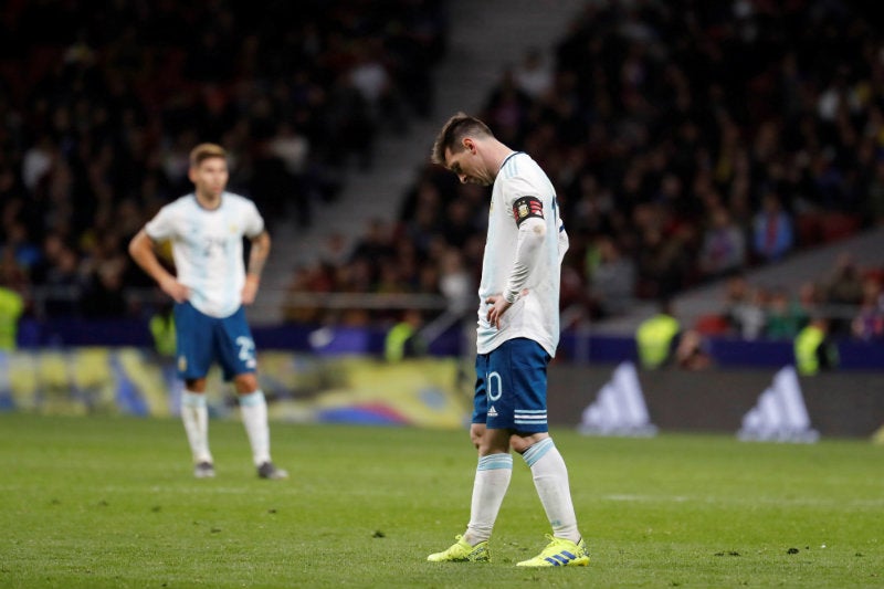 Lionel Messi se lamenta durante el partido contra Venezuela